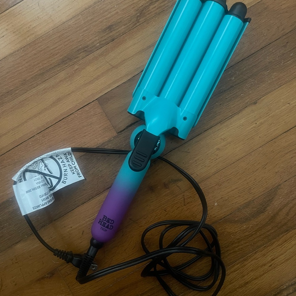 BedHead Triple Barrel Waver *Like New* - Picture 3 of 5